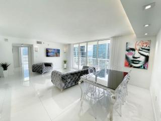 Luxury Sky Villa with City and Ocean Views - 0