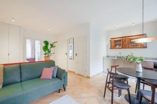 Cityscape Haven: Urban Retreat - 8