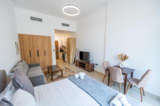 Le Petit Village !Cozy Yet Spacious Studio Apartment! - Dubai - 4