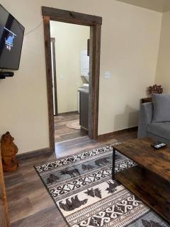 ParkWay Yellowstone Guest House Apartment #3 - Gardiner - 8