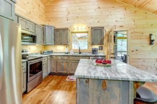 Cabin Near Blue Ridge with Fire Pit and Large Deck - Mineral Bluff - 4