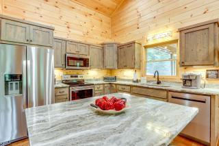 Cabin Near Blue Ridge with Fire Pit and Large Deck - Mineral Bluff - 3