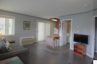 Tiki Shores Inn & Suites - 2