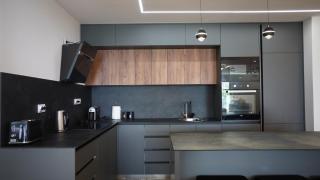 Beachfront 2BR Apartment with Balcony and Sea View, Biser Mora - 7