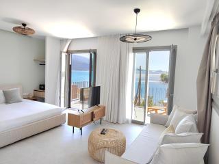 Trizonia Mare Suites - 3