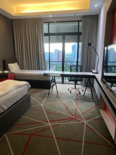 Studio Bedroom with Balcony - Kuala Lumpur - 2