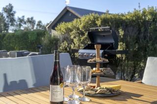 Black Barn Modern: Luxe Martinborough Escape - 6
