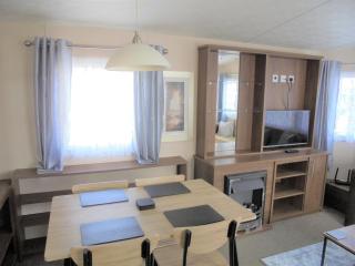 Kingfisher : Seabreeze:- 6 Berth, Enclosed veranda, Close to site shop - Ingoldmells - 3