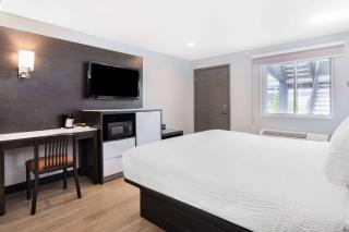Days Inn & Suites by Wyndham Niagara Falls/Buffalo - Niagara Falls - 2