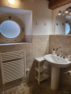 LA VILLA APARTMENTS - Convenient for Sardinia and Corsica - 4-5 beds -Private Parking included with Camera - 1