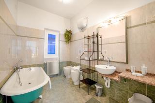 La Vie Enchanting Sea View - Happy Rentals - 4