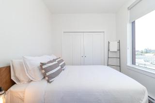 Be Close To Chinatown When You Are In The Ironwork Building - 6