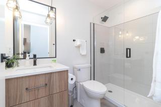 Be Close To Chinatown When You Are In The Ironwork Building - 5