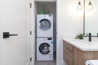 Be Close To Chinatown When You Are In The Ironwork Building - 1