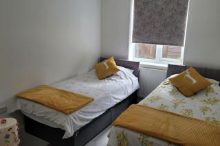 Two bedroom apartment in Dormansland - 1