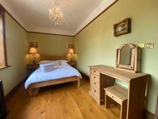 3 Bed Apartment Sleeps 6 Country House in Warwick - 1