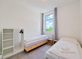 Tolstov Apartments - 3 and 4 Room Monteur Apartments - 4