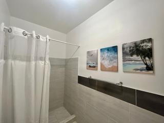 Modern, Centric Condo - Close to BEST beaches - 2