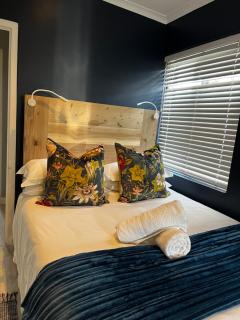 Seven on Flora- Hot Tub, Modern with amazing outside area - 8