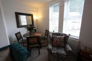 Lymm Village Apartment - 8
