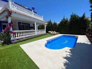 Chalet con piscina privada, parking y zona BBQ - 3