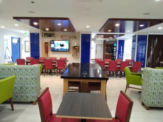 Holiday Inn Express Hotel & Suites Albuquerque Midtown by IHG - Albuquerque - 1
