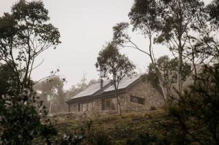 Mill Cabin —Luxury Granite Cabin, Mountain views - Crackenback - 5