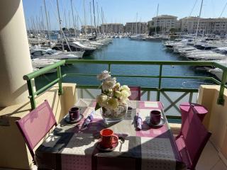 Confortable appt 2 pièces avec grande terrasse, clim, garage, proche mer et commerces - FR-1-226A-165 - Fréjus - 0