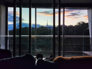 GREEN ROSE Quiet Spacious Lakeside Carpark Exceptional 70m2 - Canberra - 3
