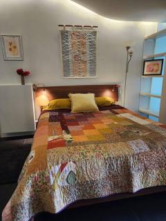 GREEN ROSE Quiet Spacious Lakeside Carpark Exceptional 70m2 - Canberra - 2