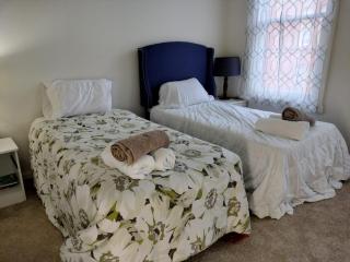 Gorgeous ,stylish and Beautiful Luxury Apartment with stuning Downtown View.Featuring American and French style - 1