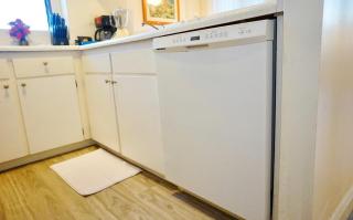 1508- Heart of Waikiki with Kitchen-Free Parking-King Bed-Corner Unit - Honolulu - 3
