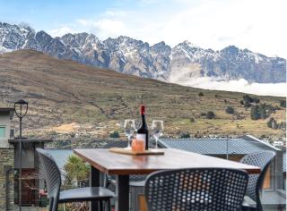 Queenstown Mountain and Lake View Retreat Free Street Parking Free Wifi - Queenstown - 0