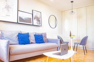 Central Apartment with Balcony and Views, Old Town, metro - Varsavia - 4
