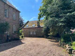 The Coach House Harthill - 8