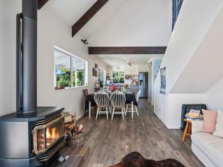 Pukawa Country Retreat - Cedar Hot Tub & Outdoor Fires - 4