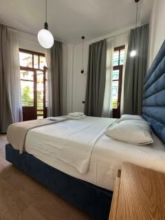 The Maroon Bottle Luxury Suites - 9