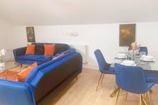 Spacious City Centre Apartment near Lakeside - 2