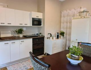 Firefly Cottage: Cosi nest tucked away in garden - 5