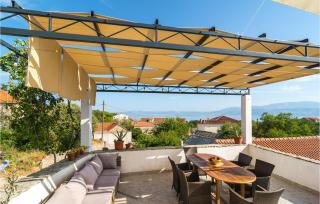 3 Bedroom Beautiful Apartment In Mirca - Mirce - 3