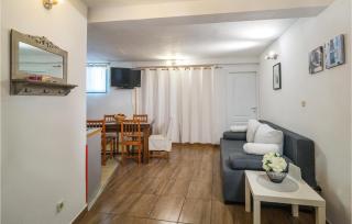 3 Bedroom Beautiful Apartment In Mirca - Mirce - 7