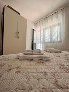 Apartments Aniko Šarić - Tučepi - 0