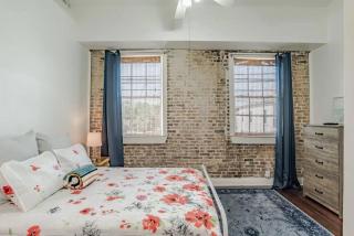 Historic District Apartment Quiet Street Central Location! - Mobile - 8