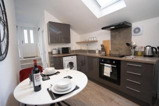 The Den - KING BED, 5 min walk to City Centre - 2