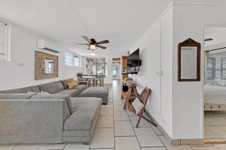 Sealake Cottage - 2
