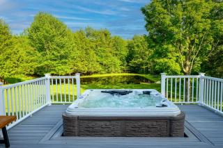 Mountain Blue Vista - Luxury retreat near Ski resorts with Pond, Firepit and Hot Tub - Windham - 6
