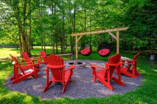 Mountain Blue Vista - Luxury retreat near Ski resorts with Pond, Firepit and Hot Tub - Windham - 4