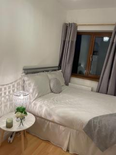 Farmstead Lodge B&B - 8