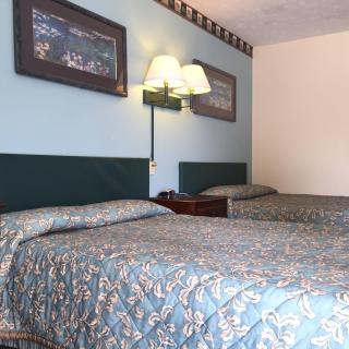Capri Motel - 7