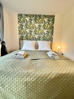 Großes City-Ferienhaus mit Terrasse, Grill und Parkplatz F19 - 9